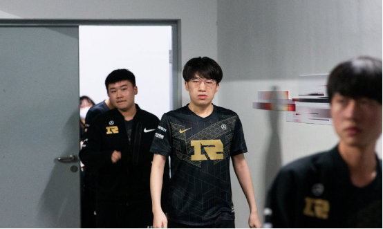 [德甲]125周年队庆之战 拜仁客场“抢”出三分.